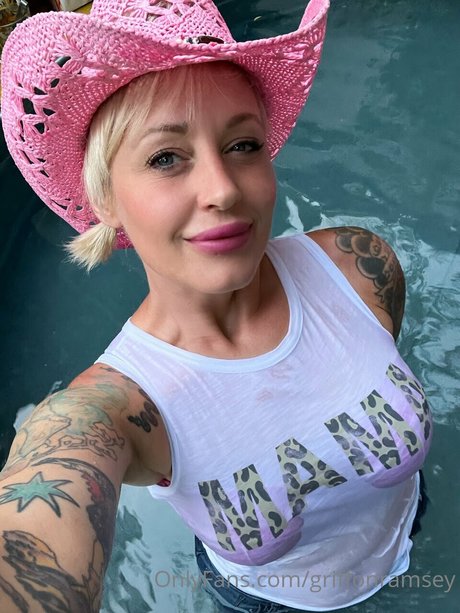 Griffon Ramsey model adult pic