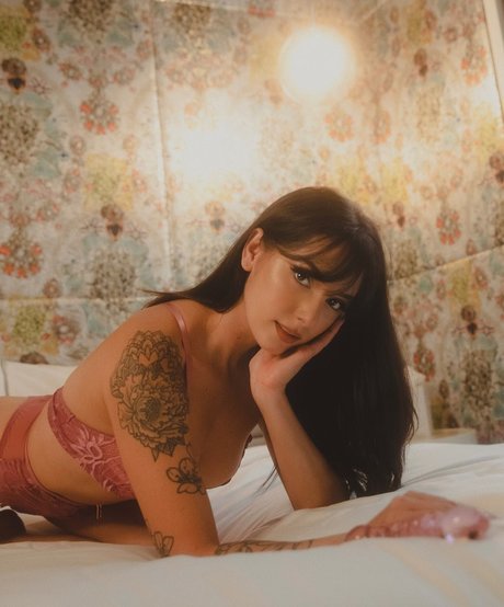 Nami Mami Lune star du porno sexy des photos