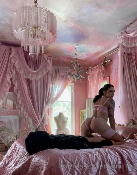 Nami Mami Lune estrella porno perfecta galería