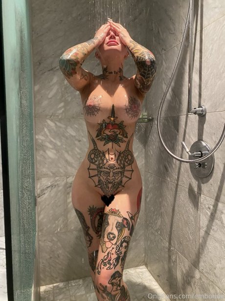 Embodoe star nude image