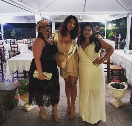 rousse plantureuse OnlyFans sexe pornographique photo