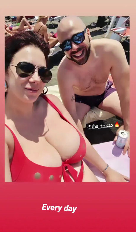 princygiuls actrice érotique collection