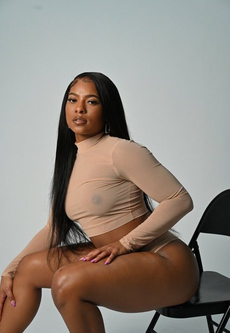 Saleema Mansur linda estrella galerías