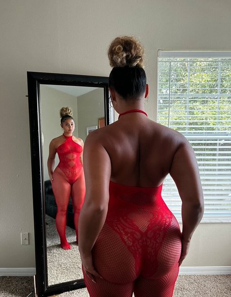 Stacia Darae estrella porno en alta definición foto