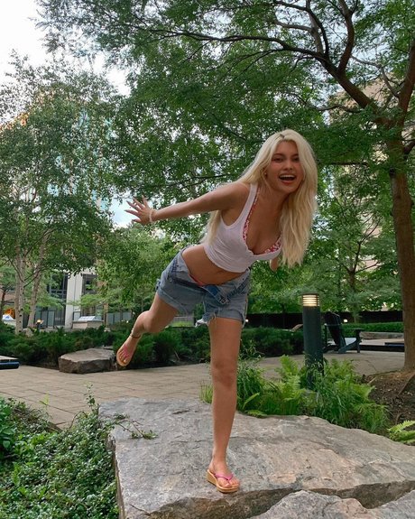 diakimeko modèle pornographique des photos