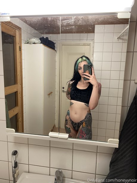 Honeyy Noir star du sexe photos