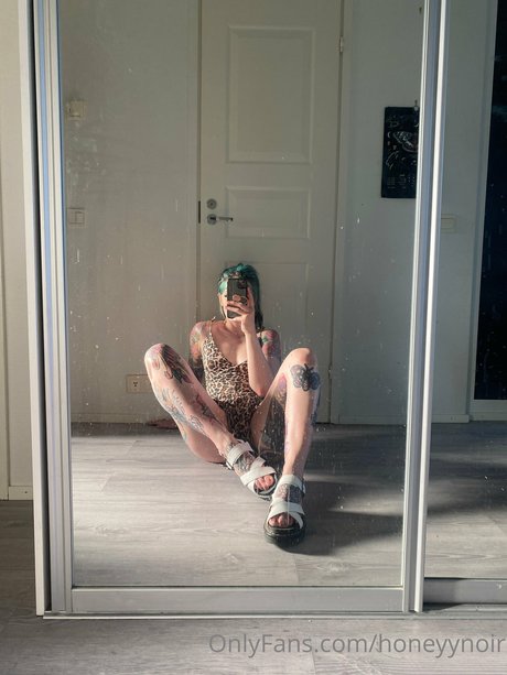 Honeyy Noir libre de estrellas recopilación