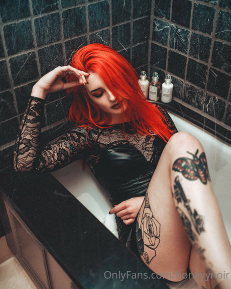 Honeyy Noir actrice adulte archive