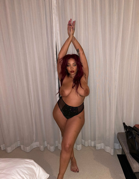 Mia Marion modelo desnuda foto