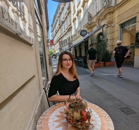 delimbre actrice adulte archive