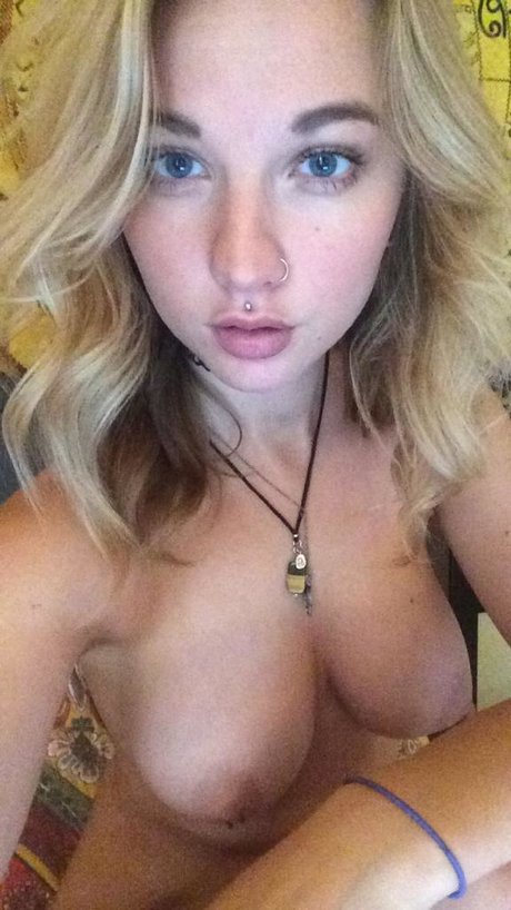 Lilylvy nude actress pics