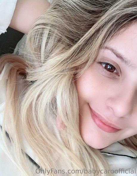 Baby caroline modelo caliente imagen