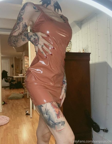 vanpsuicide modelo porno galería