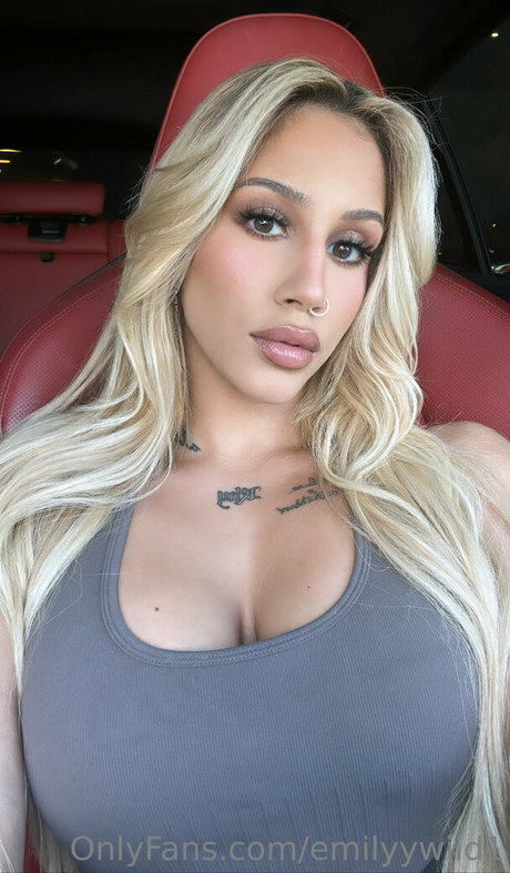 Emilyy Wild actrice de nus images