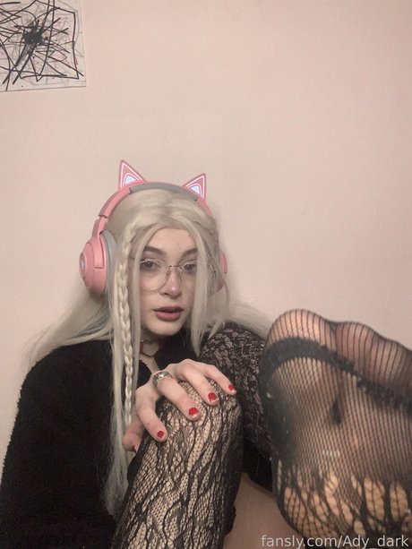 Ady Dark top star photos