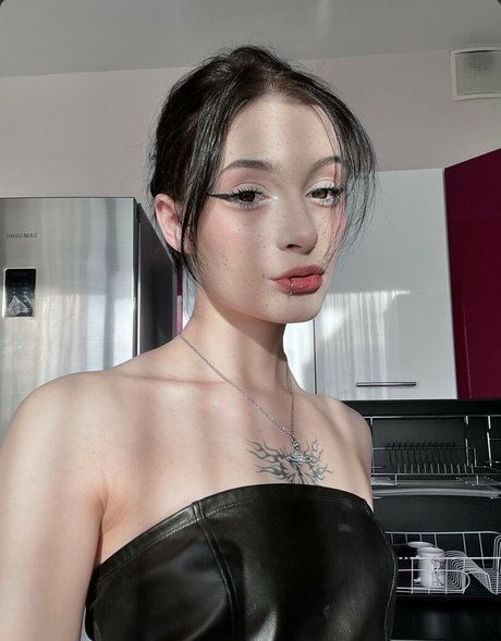 Ady Dark mannequin photos