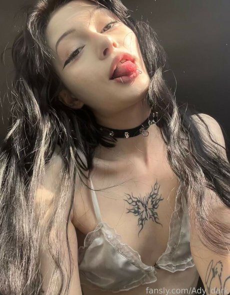 Ady Dark arte estrella porno fotos