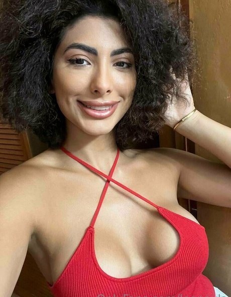 leonayla modèle pornographique galerie