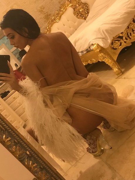 Chloe Khan xxx model pictures