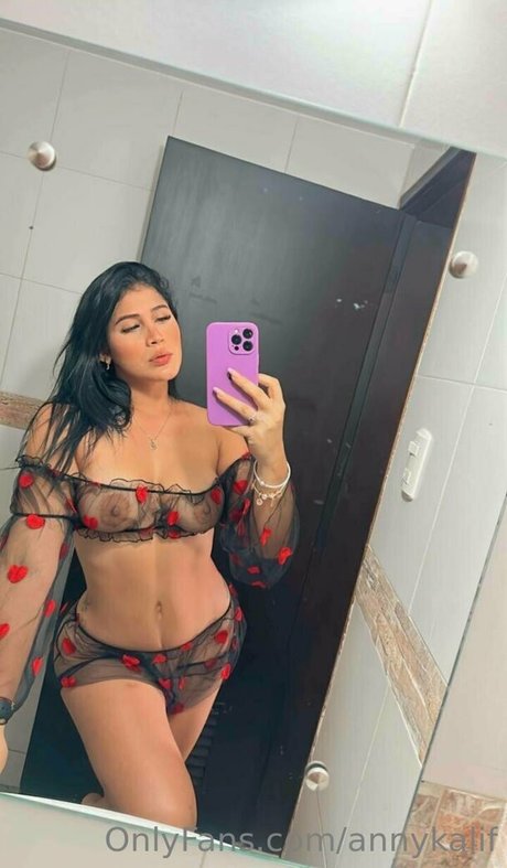 annykalif modelo superior imagen