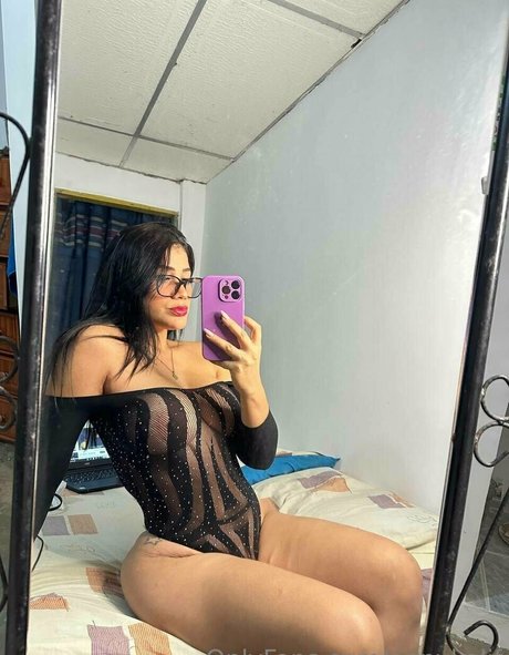 annykalif estrella atractiva galerías