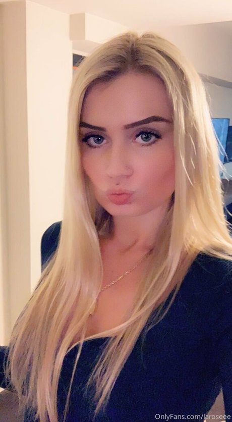 Laroseee star du porno exclusive images