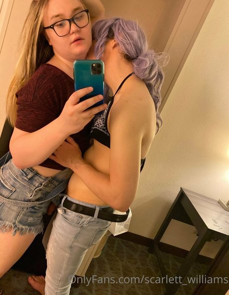 Scarlett Williams star du porno en haute qualité images