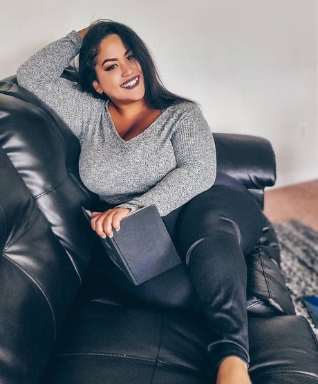 uilanibabe actriz de arte foto