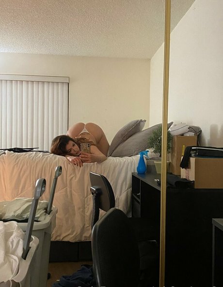 wh0re4am0r porn model pic