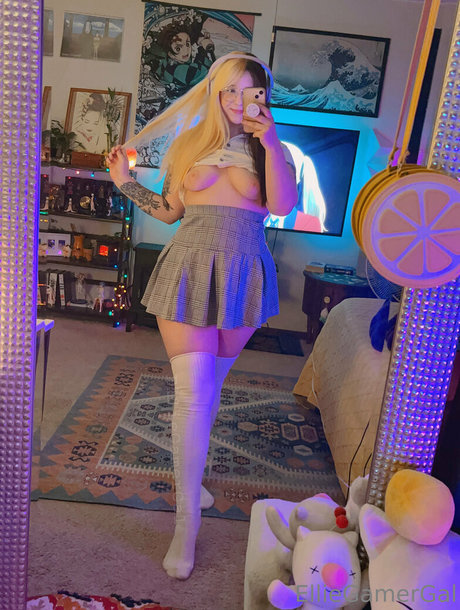 EllieGamerGal Miniature