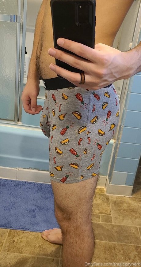 tragicgaynerd naked star pic