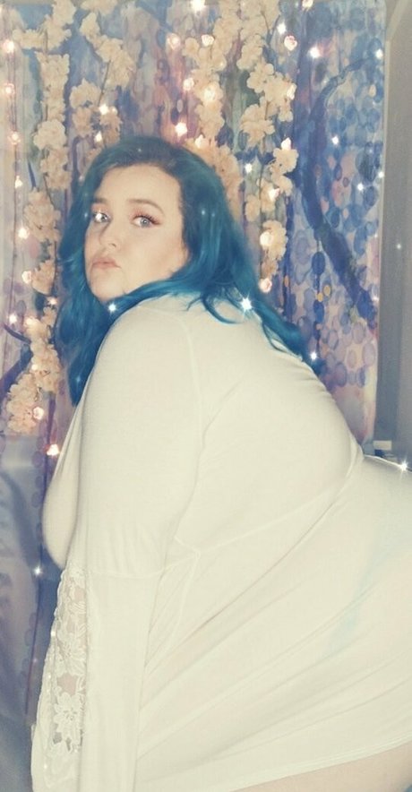 saggy tits onlyfans nude image