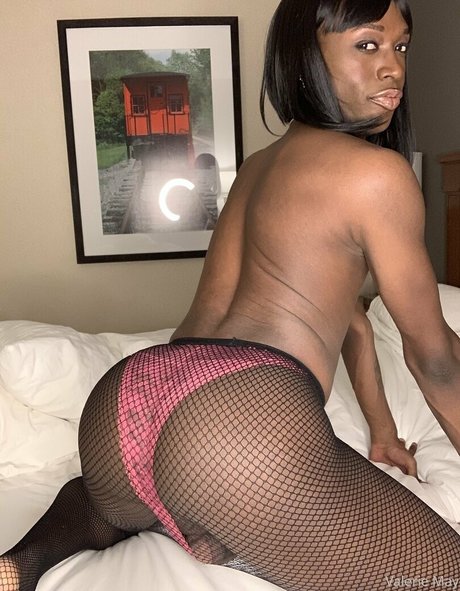 Itsvaleriemay actriz caliente galerías