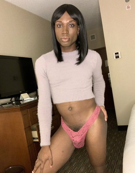 Itsvaleriemay modèle sexy archive