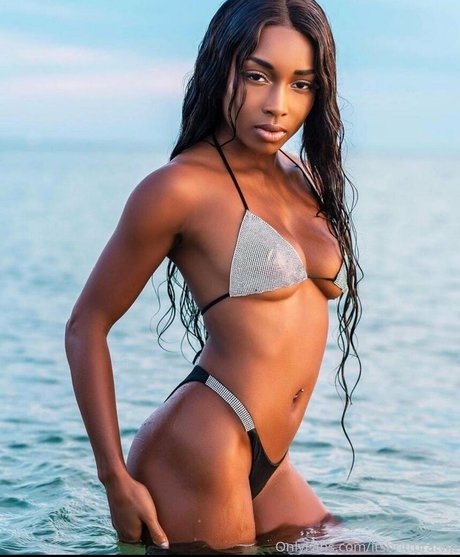 itsbrittbratvip modèle joli collection