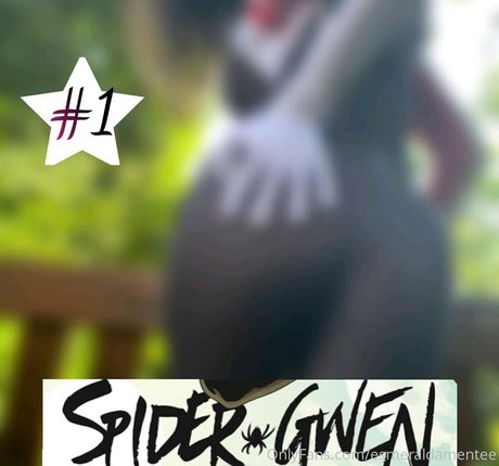 esmeraldamentee modèle nu des photos