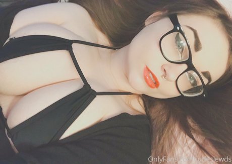 GothTamago modelo desnudos archivo