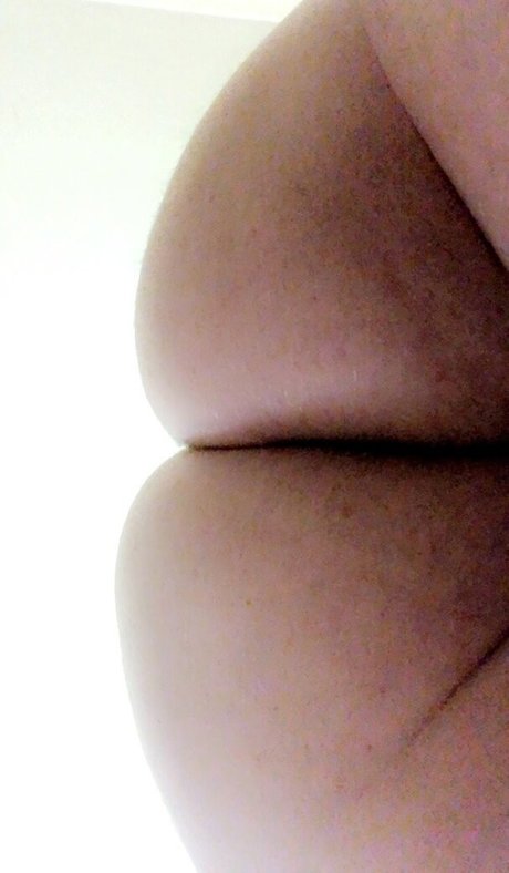 bustybroganxxx actrice chaude des photos