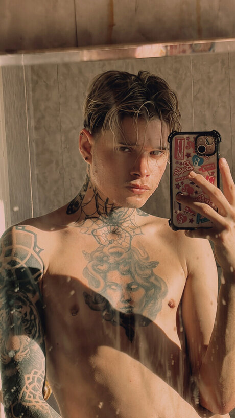 Kizzle model high quality pic