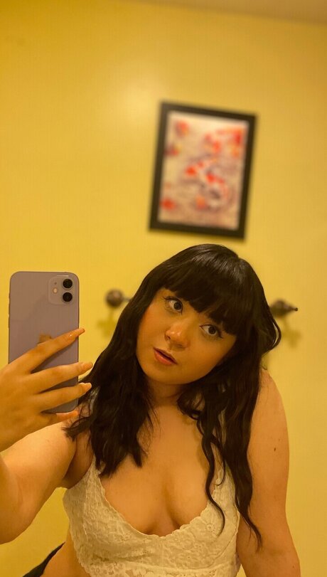 Karelly nude model pictures
