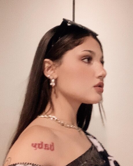 Ariadna_ adult model pic