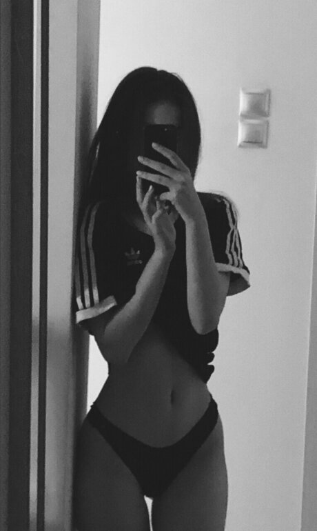 Isabella O niell model art pictures