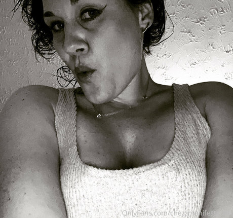 chezzmanifestation actriz de arte galería