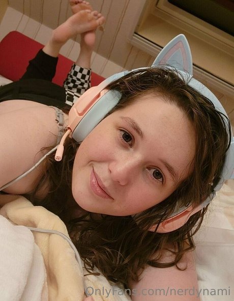 nerdynami modelo porno imágenes