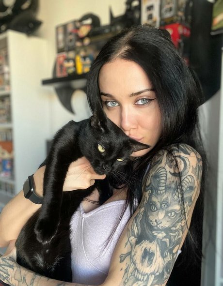 Dasha Doshik actriz erótica archivo