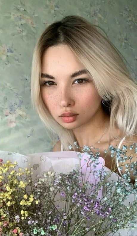 exactly that woman estrella del arte galerías