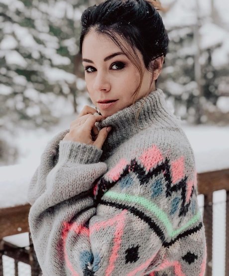 Jillian Rose Reed étoile chaude galerie