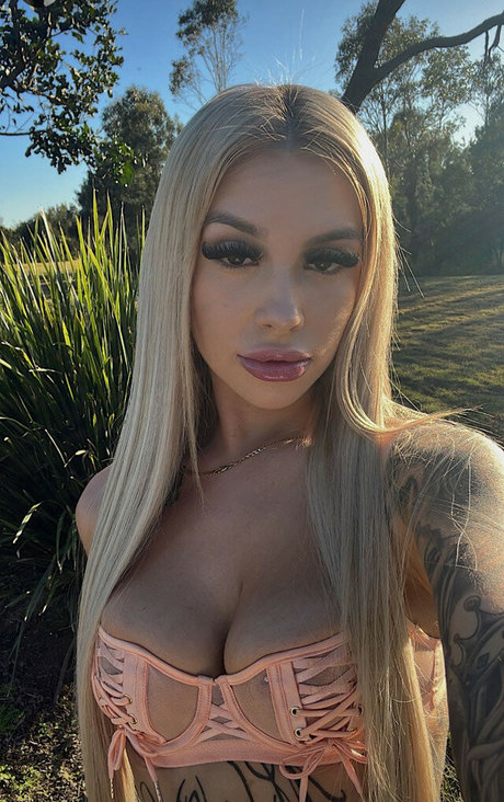 C harlixe model perfect pics