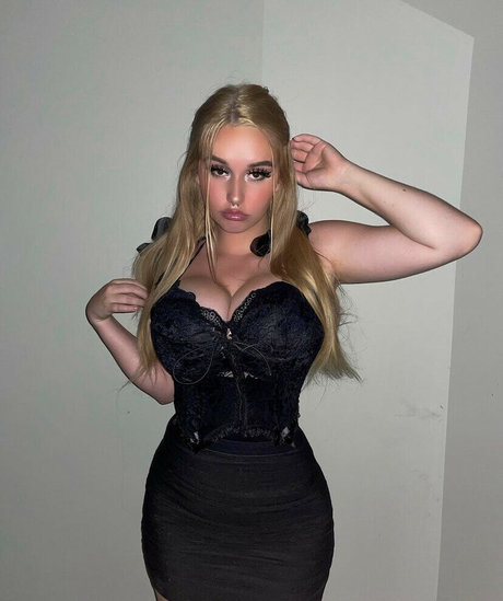 haileyyfriz naked pornstar photos