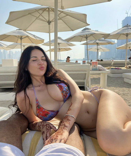 Anna Paul modèle sexy collection